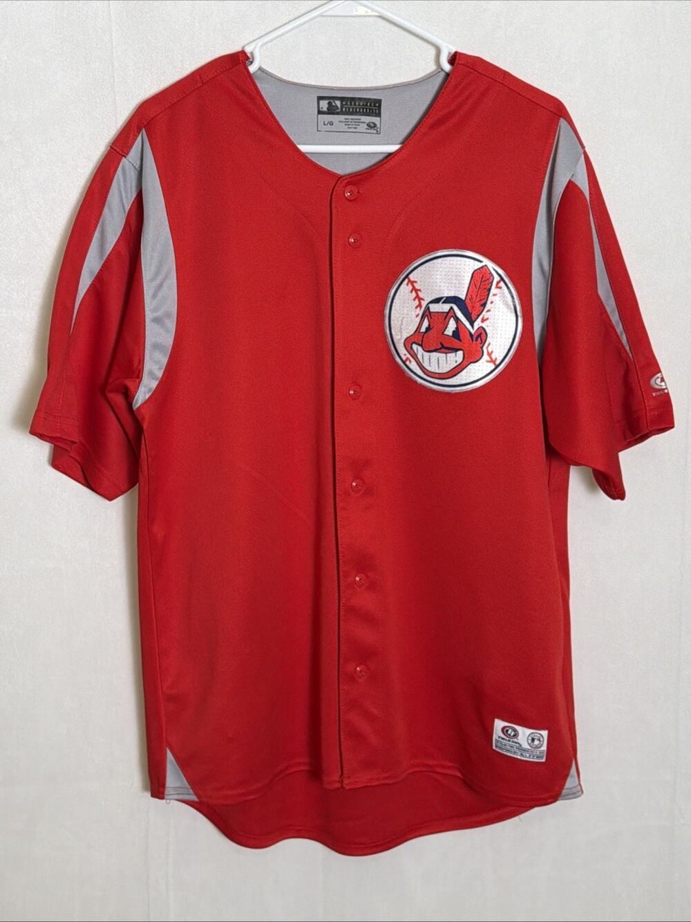 True Fan Cleveland Indians Jersey Men's Size L Button Up With Chief Wahoo